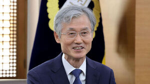Chief Justice Cho Hee-dae Nominates Two Supreme Court Justices in Written Notice to Cheong Wa Dae, Breaking Tradition