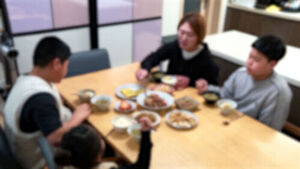 Table Manners We Consider Polite, Yet Confusing to Foreigners