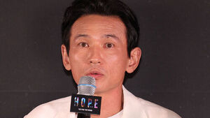 Actor Hwang Jung-min Rejects Court's Forced Arbitration in Damage Suit Over Alleged Private Life Disclosures, Proceeding to Trial