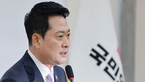People Power Party Leader Jang Dong-hyeon Criticizes President Lee Jae-myung over Golf Meeting and Constitutional Amendment
