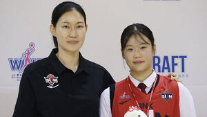 'Top High School Prospect' Lim Yeon-seo Drafted No. 2 by BNK... "I'm Confident I'll Do Well"