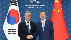 Cho Hyun: "Expect Cooperation for Peace on Korean Peninsula"... Wang Yi: "Will Play Constructive Role"