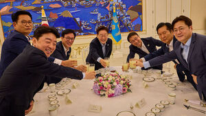 President Lee Jae-myung Meets Democratic Party Leadership, Emphasizing "All Three Are Key Players" and Unity