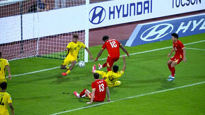 Coach Kim Sang-sik's Vietnam Advances to Hyundai Cup Final with Comprehensive Victory Over Malaysia