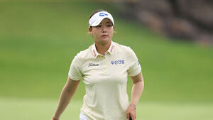Super Rookie Kim Min-sol Ties for 2nd on First Day of KLPGA Championship; Seo Gyo-rim Tied for 11th