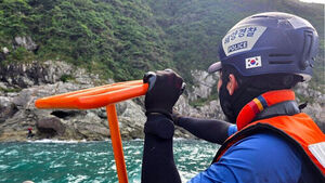 40-Something Diver Rescued from Coastal Rock Near Jindo After Being Swept Away While Harvesting Abalone