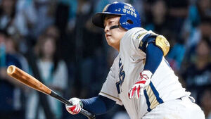 Kwon Hee-dong's Thrilling Walk-Off Hit Lifts NC out of 3-Game Losing Streak After Announcing Decision to Stay in Changwon