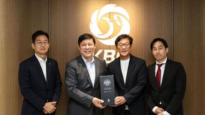 Former Japan Manager Hideki Kuriyama Visits KBO to Discuss Bilateral Baseball Development