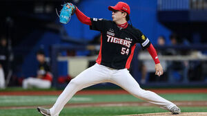 Yang Hyeon-jong Achieves 13th Consecutive Season of 100 Innings, Second in KBO History After Song Jin-woo
