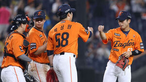 Hanwha Eagles Stage Massive Comeback from 9-0 to Beat LG Twins, Snap 6-Game Losing Streak
