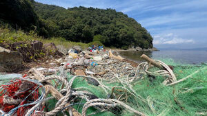 Fishermen Collect Trash by Boat... When Will They Return to Daily Life?