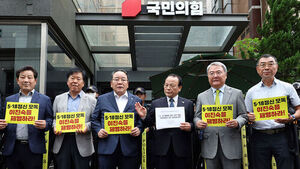May 18 Distortion: Rep. Jang Dong-hyuk Stays Silent on Demands for Stance