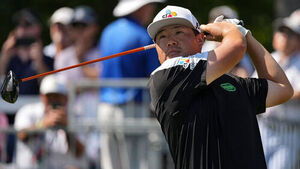 Sungjae Im Tied for 4th in 2nd Round of PGA Tour Playoffs; 3 Strokes Behind Leader Clark