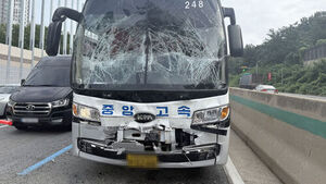 경부고속도로 천안 나들목 인근 추돌사고 (사진=송영훈 씨 제공)