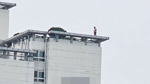 '노상방뇨 범칙금' 불만&hellip;41차례 폭언 뒤 옥상 가더니
