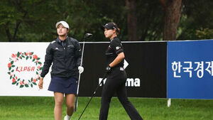 Breathless Rivalry: Seo Kyo-rim Grabs 3rd Round Lead at KLPGA Championship, Kim Min-sol Trails in Second