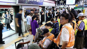 SAPE Dents Complete Halt to Subway Wheelchair Protests Following Agreement with Seoul Metropolitan Council Democratic Party