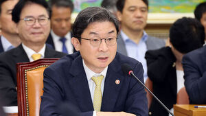 '흑자 동전주' 지적에&hellip;이억원 "상폐기준 미세조정 검토"