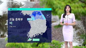 연두색 원피스를 입은 기상캐스터가 오늘 중북부 비 소식을 전하는 날씨 화면