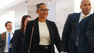 Biological Mother and Surrogate Plead in Tears in Court: US Version of the "Judgment of Solomon"