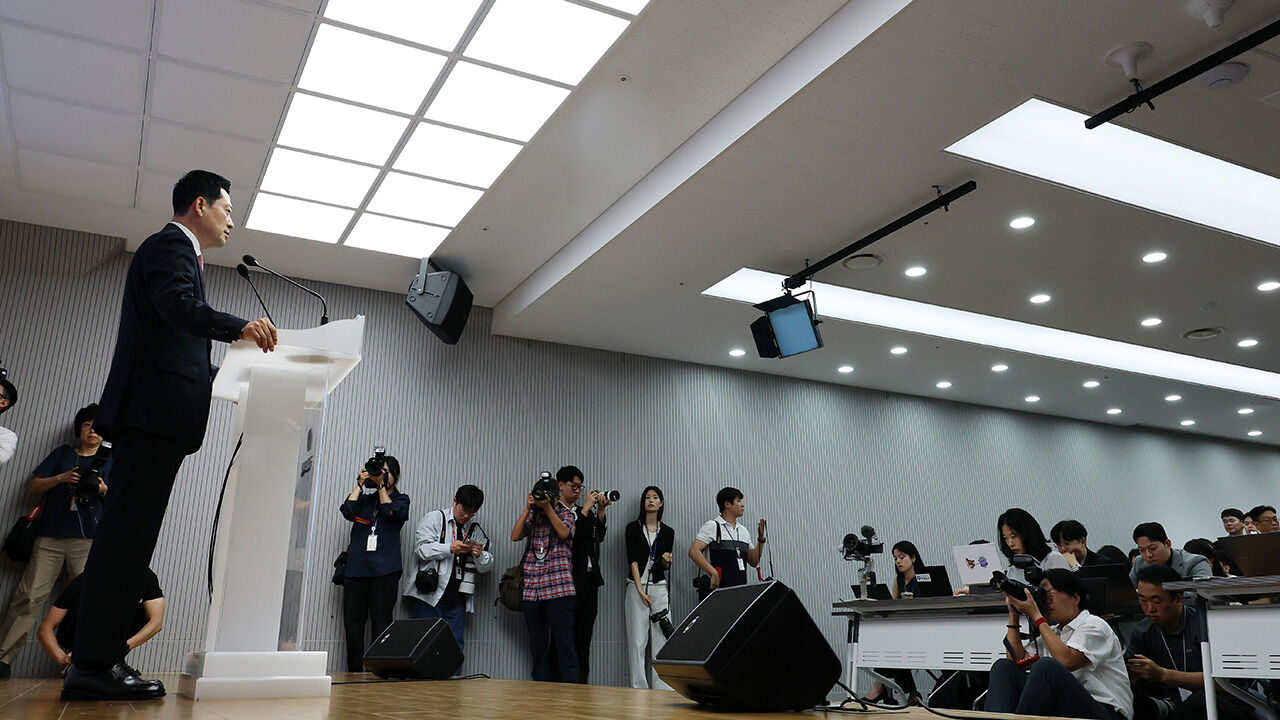 People Power Party Leader Jang Dong-hyeok speaks at a press conference marking the first anniversary of his inauguration at the central party headquarters in Yeouido, Seoul, on August 26. (Photo: Yonhap News)