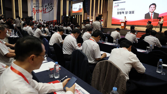 People Power Party Leader Jang Dong-hyeok delivers opening remarks at the 2026 People Power Party Lawmakers' Workshop held at Sono Calm Goyang in Janghang-dong, Goyang, Gyeonggi Province, on August 27.