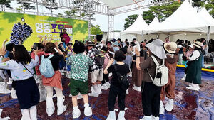 Yeongdong Grape Festival Kicks Off with Rich Attractions and Bumper Crop