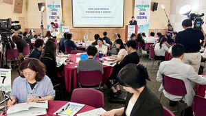 Should Essay-Type Questions Be Added to the CSAT? 200 Citizens Begin 2-Day Deliberation
