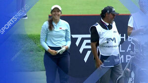 Unbelievable Hole-in-One on US LPGA Tour Like a Basketball Dunk