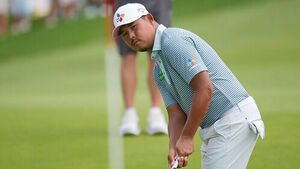 Kim Si-woo Jumps to Tied 13th in Tour Championship 3rd Round... Tom Kim in 16th