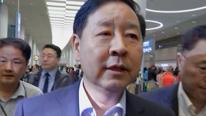 '출국 번복까지' 현직 장관도 몰랐다?&hellip;전격 개각 의미는