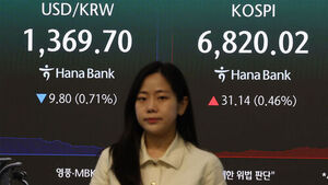 Won-Dollar Exchange Rate Falls to 1,360-Won Range in 13 Months Amid Heavy Dollar Selling