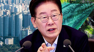 안경을 쓰고 발언하는 이재명 대표 모습