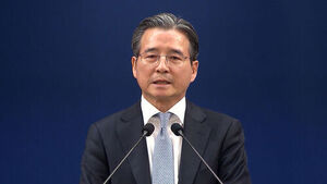 개각 발표 다음 날 사의 표명&hellip;'돌연 사퇴' 배경은?