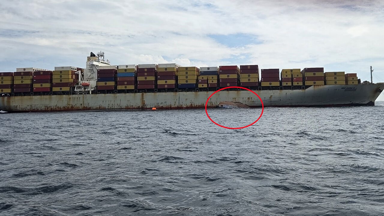 A capsized tugboat off the coast of Busan and a passing cargo ship conducting rescue operations (Photo courtesy of the Busan Coast Guard, Yonhap News)