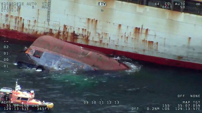 The Coast Guard is conducting rescue operations following a vessel capsize accident off the coast of Busan on the afternoon of the 2nd.