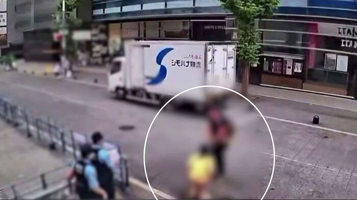 "경찰관 옆에서 버젓이"&hellip;도쿄 한복판 용변 테러에 발칵