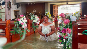 Floodwaters Rose to the Waist... 'Love' That Even Conquered a Deluge