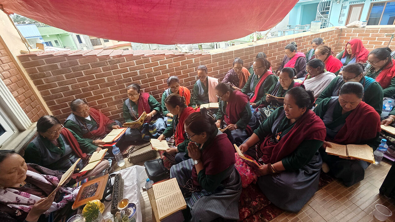 A joint funeral is held for 19 Sherpas missing in recent heavy floods, for a male Sherpa in a residential area of Makalibari, Kathmandu, Nepal, on the 2nd, local time.