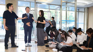 Kim Seung-won Denies COVID-19 Treatment Lobbying Allegations, Citing Public Interest Grievance