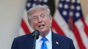 Trump Vows to "Flip Midterm Defeat Formula," Plans Intensive Campaigning in 35 Battlegrounds