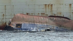Overturned Tugboat with 6 Missing Suspected of Accidental Capsizing During Turn