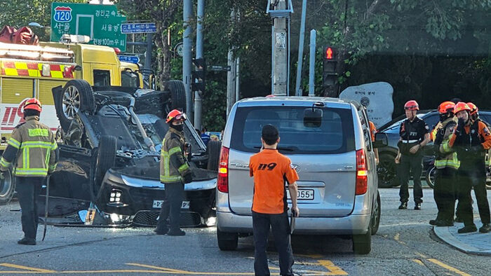 Vehicle rollover collision near Bucheon IC on Gyeongin Expressway