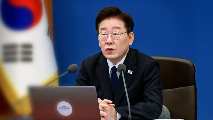 "'연임 없다' 네 마디가 그리 어렵나"&hellip;이 대통령에 공세