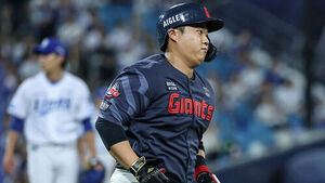 Han Dong-hee Hits Game-Tying Two-Run Homer... Lotte Breaks Six-Game Losing Streak with Win Over Samsung