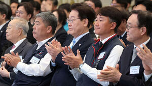 President Lee Meets with Heads of Two Major Labor Umbrellas... Reaches Consensus on Reaching Results on Retirement Age Extension Within the Year