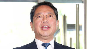 "공소취소, 지휘할 생각 없다"&hellip;'청탁 의혹' 부인
