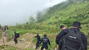 Korean Relief Team Attempts Aerial Search Using Nepalese Military Helicopters, Returns Due to Bad Weather