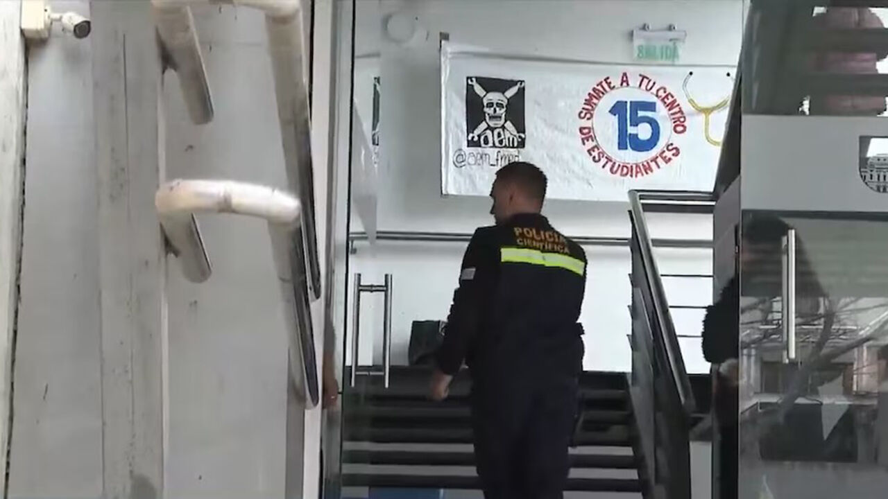 우루과이 공화국대 의대 건물 안