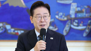 이재명 대통령이 4일 청와대에서 열린 시민사회 초청 간담회에서 인사말을 하고 있다.